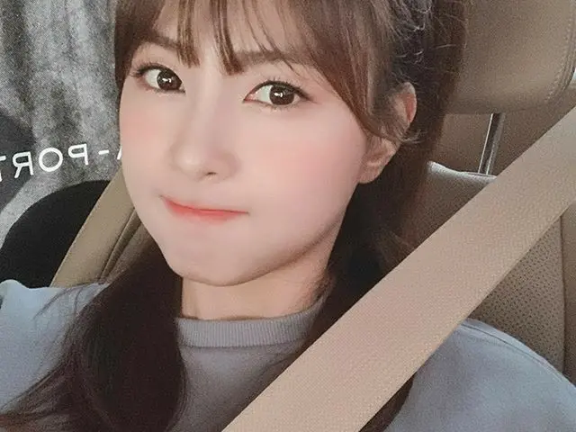 【g公式】Apink_ハヨン(HaYoung)、自宅の途中でスインて🚌   