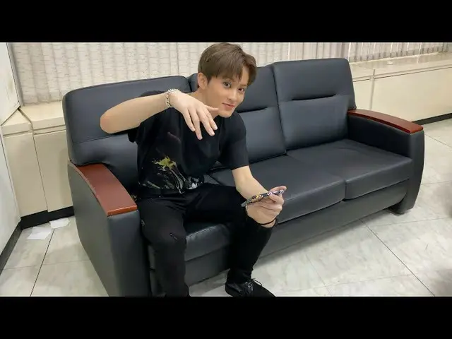 【d公式sm】 #MARK's special teaser for tomorrow！🤫  👉🏻  #SuperM_Beyond   