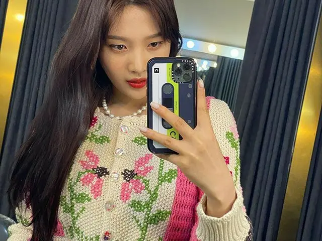 【g公式】RED VELVET_ジョイ、ニット内スタール🌸🥰   