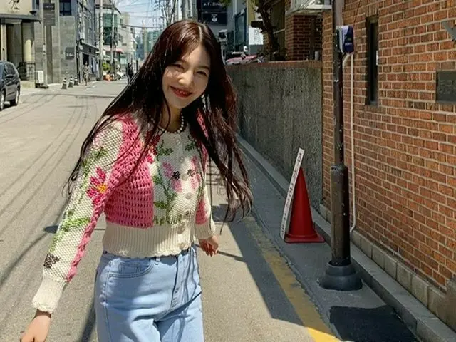 【g公式】RED VELVET_ジョイ、今日の天気いいね🌸   