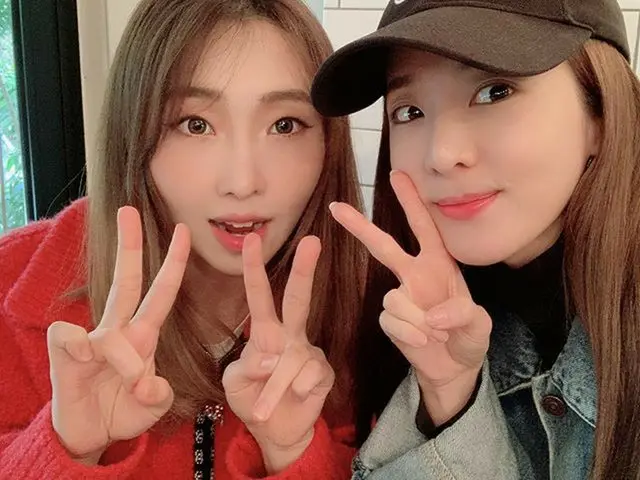 【g公式】2NE1_出身DARA、光キランおしゃべりタイム～～～😆😋💕🍝🥙☕️   