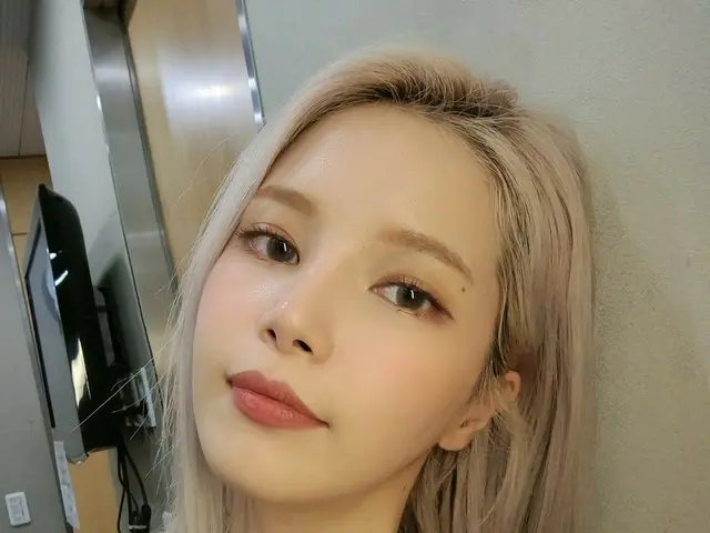 【t公式】MAMAMOO、[ #ソーラー] しばらくして、6時、Mnetでエムカウントダウンが放送されます😘 朝から眠るまでのトニと一緒するムームーに今日も本
