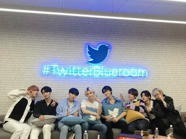 【T公式】ATEEZ、[📷] TODAY ATEEZ  ⠀  Twitterのブルールームライブ😇💙 一緒にしてくれてありがとう、このティーニ🤟🏻  