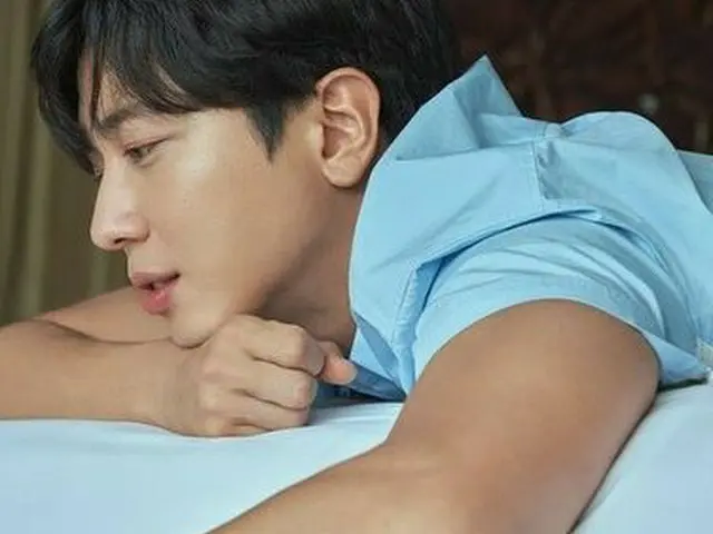 【G公式】CNBLUE_ヨンファ、見てみよう見てみよう～～🧐   