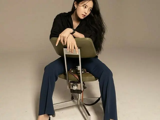【g公式】T-ARA_ヒョミン、写真をチゴ掛けゼロ😎💥📸   