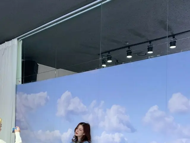 【t公式】fromis_9、[ #チェヨン]ここでは、オランダのだ🌷   #ポバコ #天気 #最高だ #🍀 