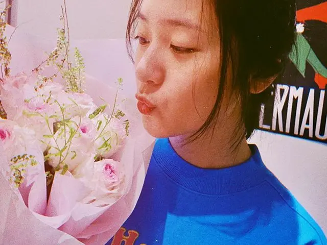 【g公式】f(x)_クリスタル(Krystal)、this sweatshirt makes me feel