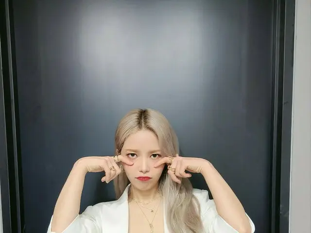 【t公式】MAMAMOO、[ #ソーラー] しばらくして、3時30分、MBCでショー！音楽中心に放送されます😘 スーツ着用トニのカリスマあふれる舞台ムームーの