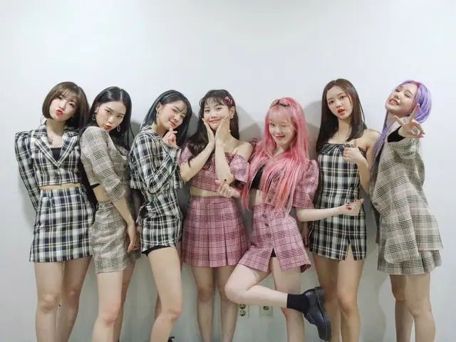 【t公式】OH MY GIRL、[ #OhTimes] 200503人気歌謡📸  OH MY GIRLに421％ワクワクました⁉️  #OH MY GIRL 