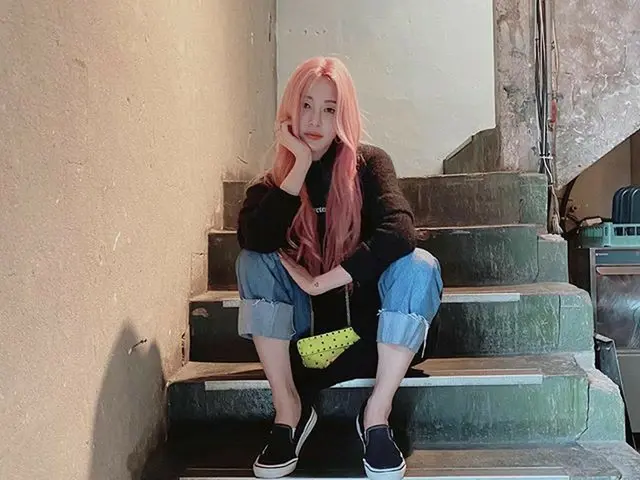 【g公式】女優ハン・イェスル、🌈💕💕   