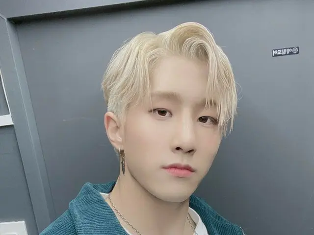 【T公式】ASTRO、ジャケット写真撮る時には寒かった(笑) すでに暖かくなりましたね〜^^天気さえパワー清涼とよく当たるんだ！(笑)パイティーイイン〜^^  