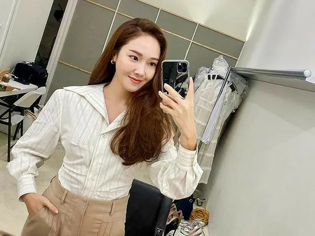 【g公式】少女時代_出身ジェシカ、But first ... let me take a mirrorselfie📸✨   