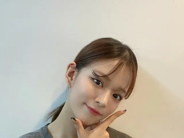 【t公式】fromis_9、[ #チェヨン]フローバー今日面白いかどう笑天気暑いチャンゴたくさん食べ胃のむかつき出意味し！塀にまたノルジャ