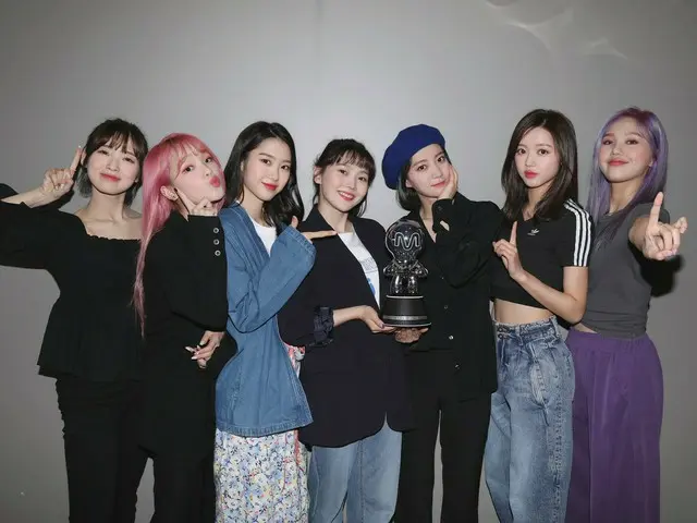 【t公式】OH MY GIRL、[ #OhTimes] 200507エムカウントダウン📸 エムカウントダウン1位🏆受賞おめでとうございます🎉   #シムク