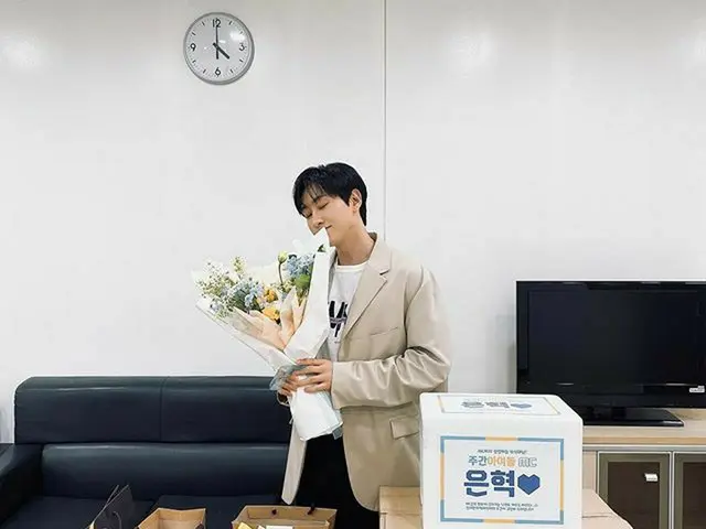 【G公式】SUPER JUNIOR_ウニョク(Eunhyuk)、週刊アイドルサポートもありがとうございました💙(狂喜も、スタッフの方も多ございドゥリンダゴ電解