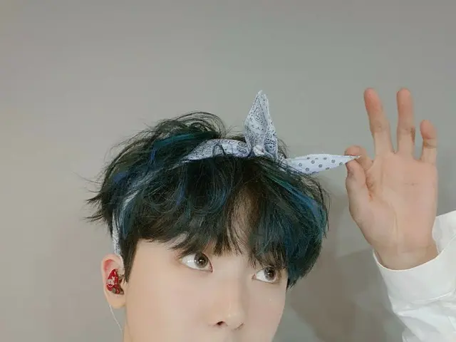 【T公式】ASTRO、ロハの心をknockknock💜 開い与えるでしょうか？😊   #傘 #板訪ね#knock 