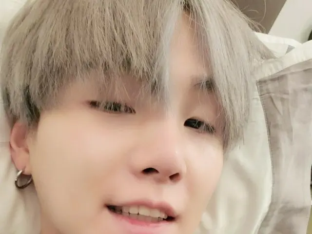 【T公式】BTS(防弾少年団)、横になっているのは最高だ！  ARMY皆さんも今日は横になってみてください #BOTD #BTS_OF_THE_DAY 