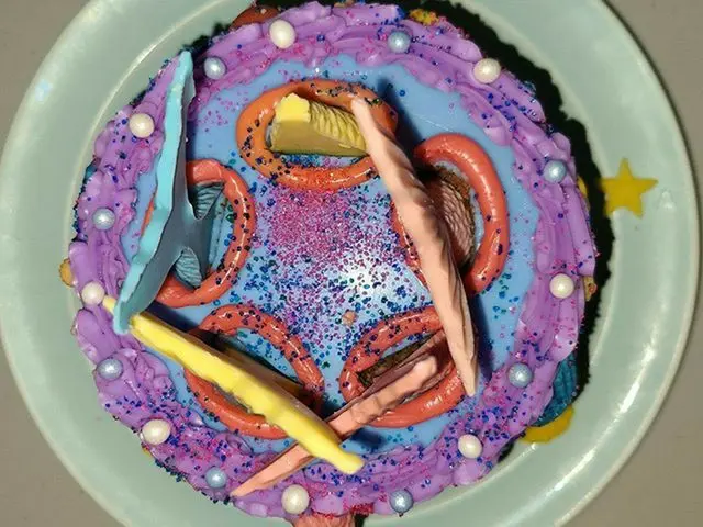 【G公式】AB6IX、食べすぎもったいないなぁケーキよ🎂   