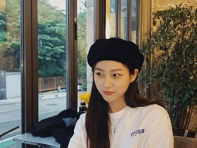 【g公式】女優キム・セロン、🐰   