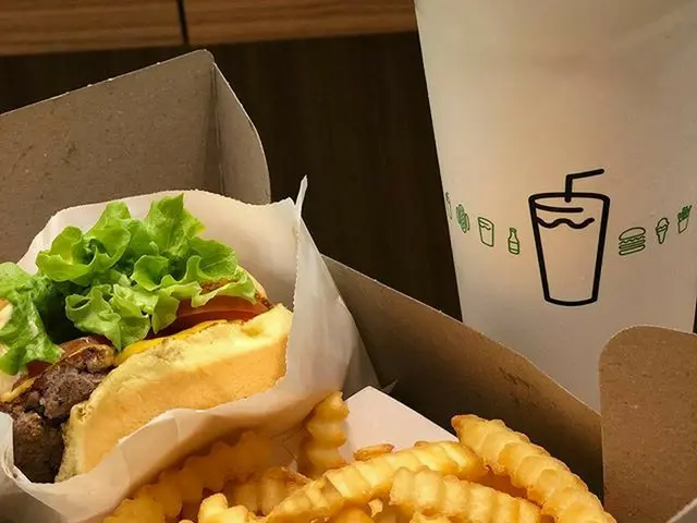 【g公式】SECRET_出身ハン・ソンファ、撮影行く前ルルララ💃スェクスェクバーガー社食べに行ったガンミ部長のおかげでスェクスェク清潭店長に偶然得食べられたs