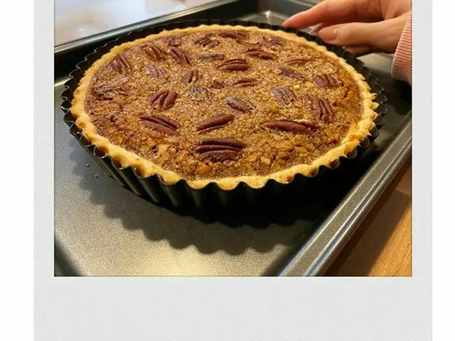 【g公式】少女時代_ユナ、 #Pecanpie anyone？👩🏻🍳   #ピーカンパイ #クルミパイ  