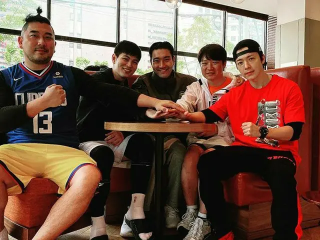 【G公式】SUPER JUNIOR_ドンへ(Donghae)、Today I feel like Chicago Bulls🏀   