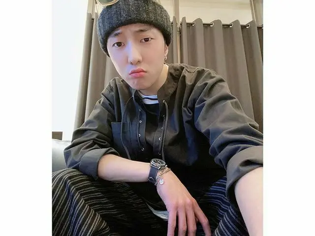 【G公式】WINNER_スンユンではなく、突然の雨こうくる？天気あなたが本当にこうするのか？😡   