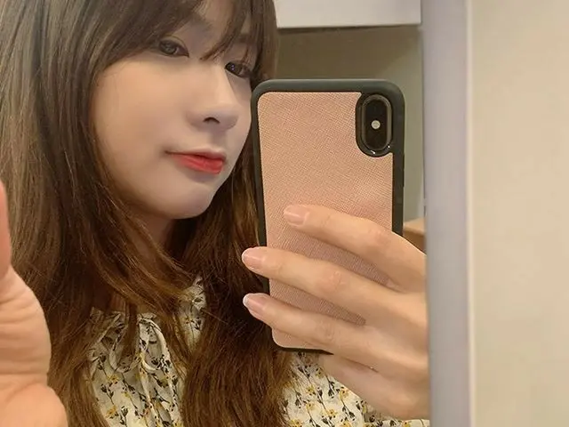 【g公式】Apink_ハヨン(HaYoung)、私はピンク😋  -  -  - 収益金の一部が心臓病財団に後援となるフォンケイス  #アクセススタジオ  