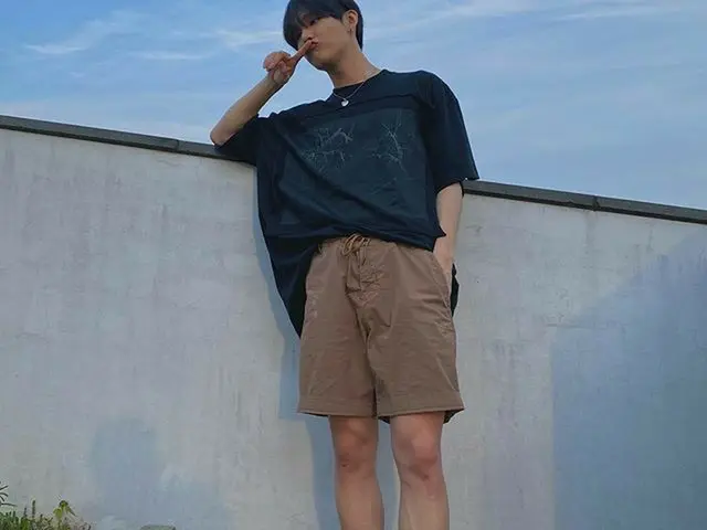 【G公式】CIX、⠀ まだショートパンツ半袖は寒いですねハハー🌬 上着ずつ用意して通えば良いようです修正に🌈  Photo By