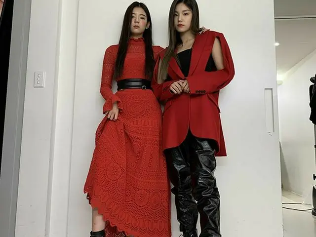 【g公式】ITZY、イェジの誕生日だからイェジス🖤💙写真上げなきゃ #yejisu #birthdaygirl   