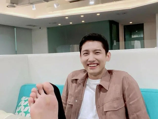 #東方神起 チャンミン、「巨大な足裏」が韓国で話題