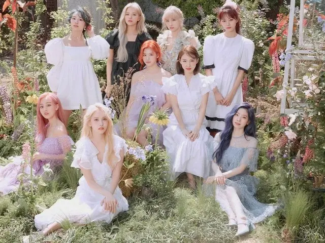 TWICE、本日発表の新曲「MORE & MORE」