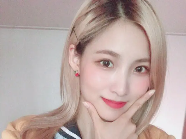 【t公式】Cherry Bullet、[ #REMI]ルーレットたち🍒❤️ 今週も頑張りましょう🐣🤙✨ #CherryBullet #CherryBull
