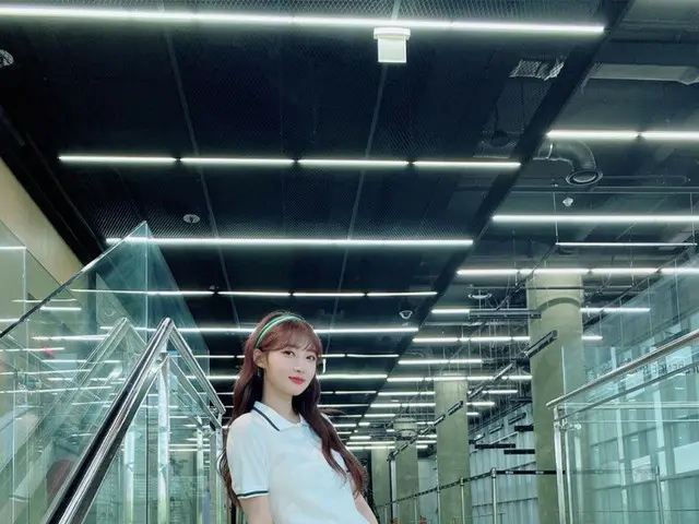 【t公式】EVERGLOW、[ #県]今日は幸せな火曜日です❤なぜならTHE SHOWする日だからああよりたくさんああん😆😆見たいウールポエバー,, 