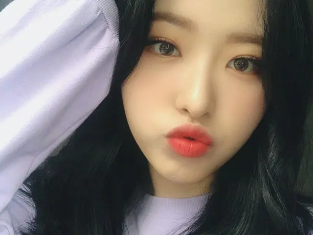 【t公式】今月の少女(Loona)、[ #OliviaHye]セルカと疑問のお菓子,,事実映像だ撮った編集に失敗しました誰かが(🍍)継続促すねㅠ後の短いクリッ