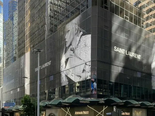 BLACKPINK ロゼ、「Saint Laurent」グローバルアンバサダーとして香港の街中広告に登場