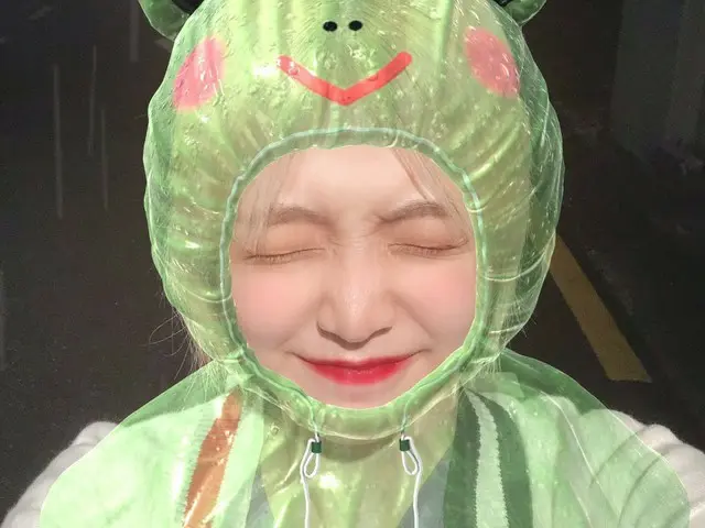 【t公式】EVERGLOW、[ #来る]ポポフォーエバー最近の日もいい🌿🌱 夕方の散歩どうの〜💃🏻 