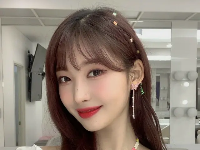 【t公式】EVERGLOW、[ #県] 雨来🌧晴れてなるから☀️ ちょっとすっきりしたようです🌱👍🏻👍🏻  YIREN日にTHE SHOWか！ 😉