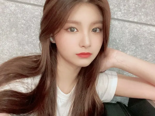 【t公式】EVERGLOW、[ #YIREN] フォーエバー何していますか？