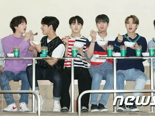 PENTAGON、「K-POPゲリラインタビュー」収録中