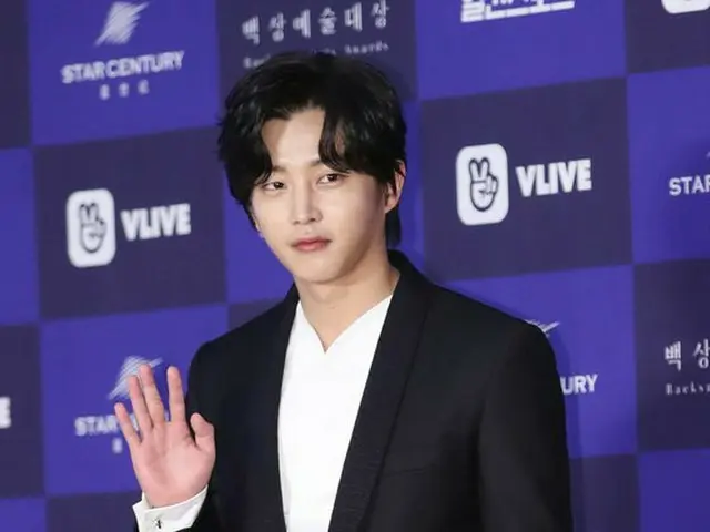 俳優キム・ミンソク、ソウル市内のカフェで女性の脚を隠しカメラで撮影した犯人を自ら捕まえていたことが明らかに