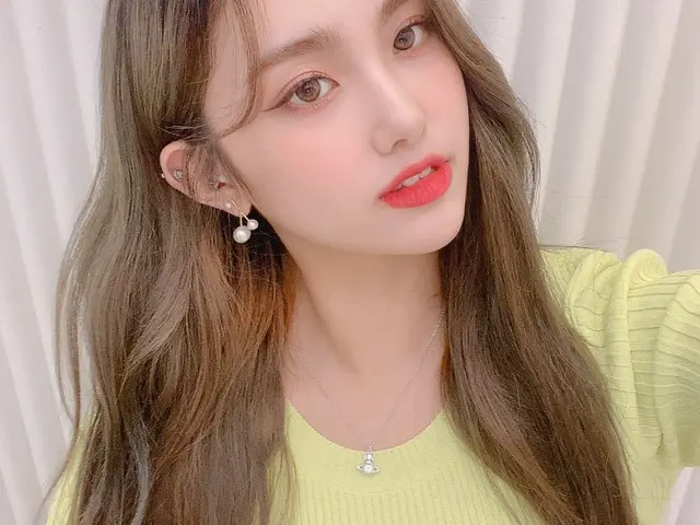 【t公式】EVERGLOW、[ #AISHA] フォーエバー～～誕生日のVアプリよく見ました？あまりにも多くの方々が私の誕生日を祝ってくれてとても幸せでした💖