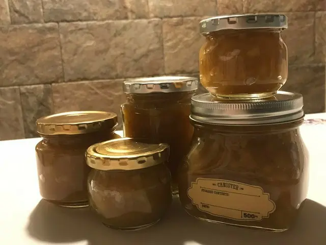 【t公式】fromis_9、[ #ハヨン]ジャム作りジャム後程初めて思い切ってリンゴジャム作った二時間かかった私は自分で作った手作りのリンゴジャム🍎 しばらく