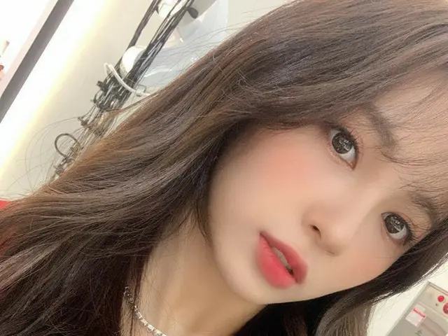 【t公式】Cherry Bullet、[ #サポート#JIWON]前髪下ろしサポート好きな人～～？ #CherryBullet #Cherry Bullet