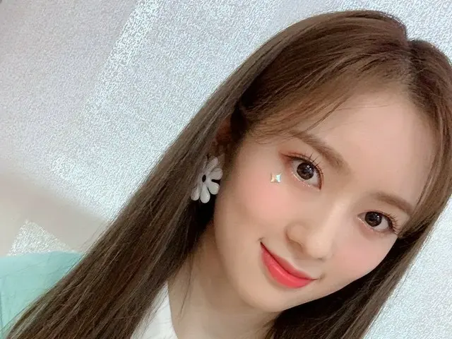 【t公式】Cherry Bullet、[ #メイ#MAY]今日のセルカ👒 #CherryBullet #Cherry Bullet