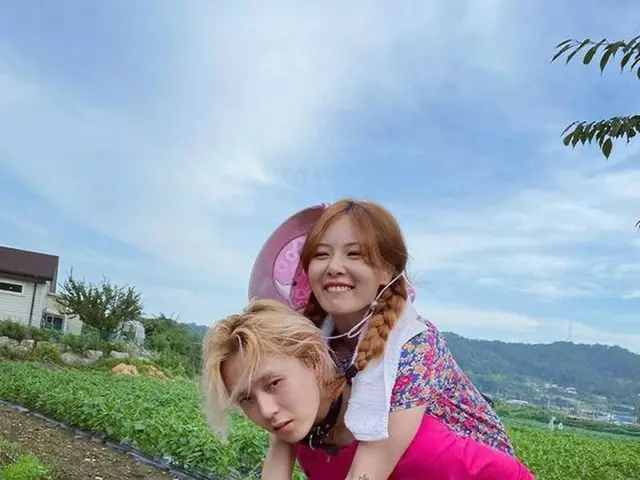 ヒョナ_と公開恋愛中の_DAWN、服を試着したヒョナに対してどう反応したらいいのか分からないと番組で率直に明かして話題に