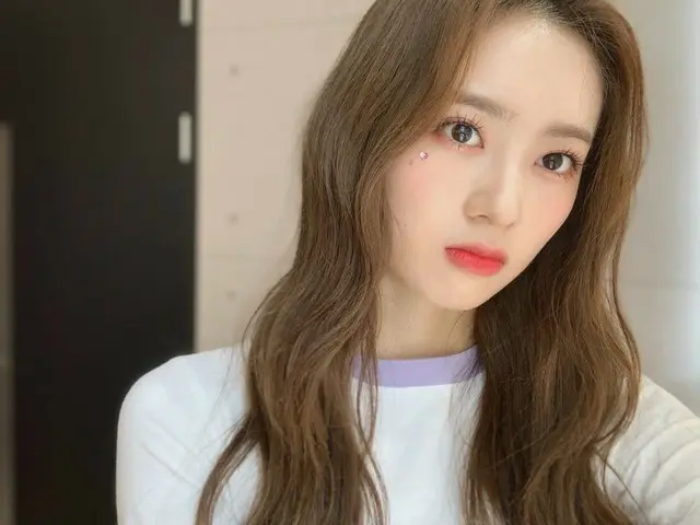 【t公式】Cherry Bullet、[ #メイ#MAY]今日のセルカ👒  #CherryBullet #Cherry Bullet 