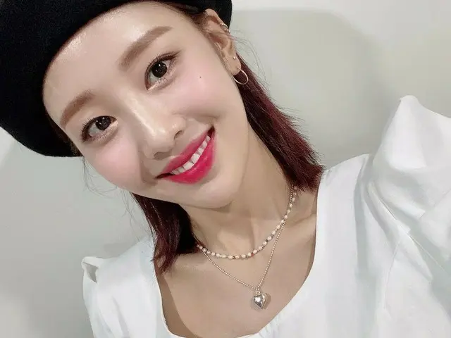 【t公式】今月の少女(Loona)、日曜日の午後12時30分(KST)はTBS「ファクトのスター」が放送される日です😍た夏の夜の夢のようだったベレー帽妖精MC