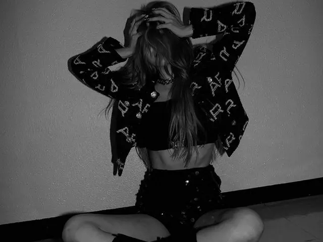 【g公式】IOI_出身チョン・ソミ、⚔️  🖤🖤🖤   