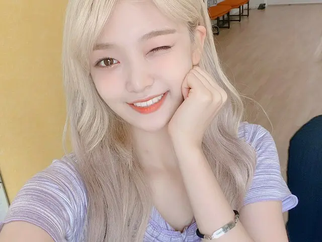 【t公式】EVERGLOW、[ #来る]雨の日に来る😉☔ 
